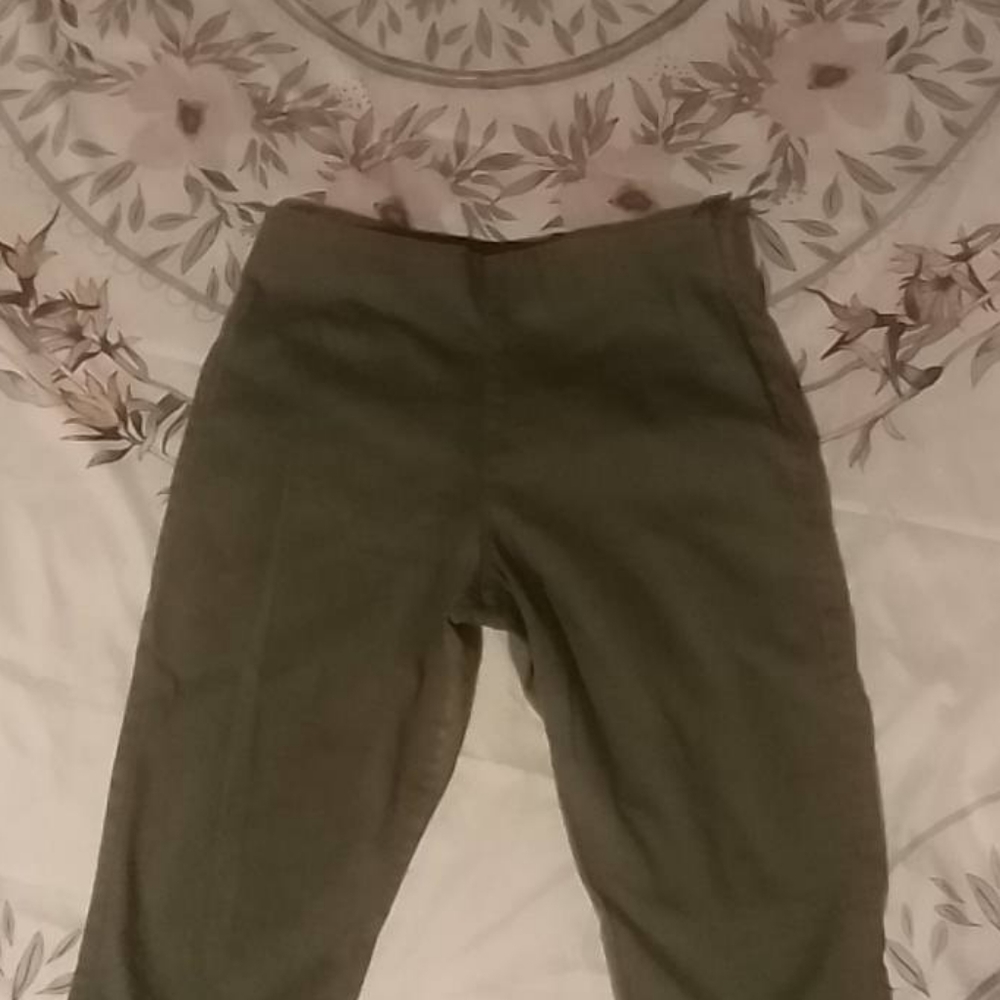 Old Navy capris - Picture 2 of 4